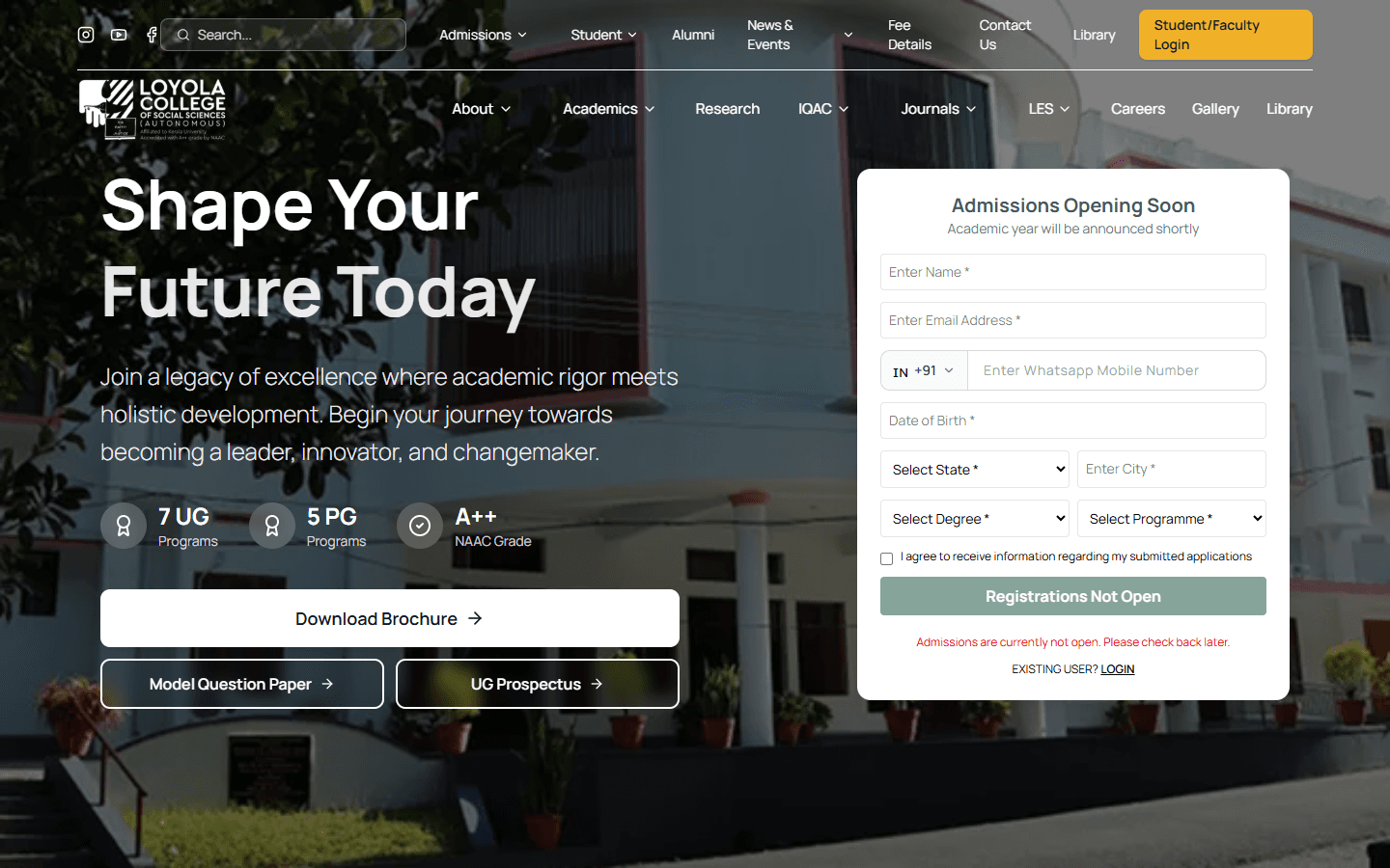 Loyola College Kerala UG admissions page with the registration form